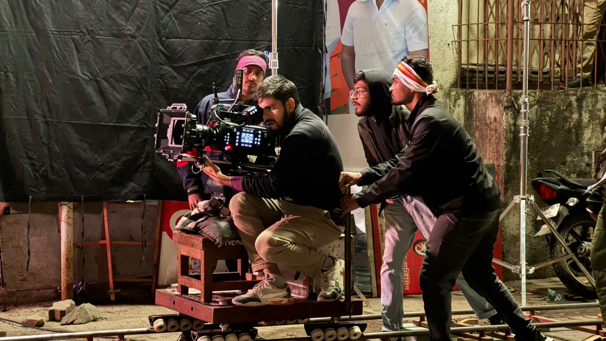 FTIIOfficial's tweet image. 🎬 Lights, Camera, Action! 🎥✨
The TV 2022 Batch at FTII has embarked on the journey of their final projects, bringing their creative visions to life! 🎞️
#FTIICreatives #FinalProjects #BehindTheScenes #TVBatch2022 #FilmmakingJourney #FutureOfCinema #OnSet