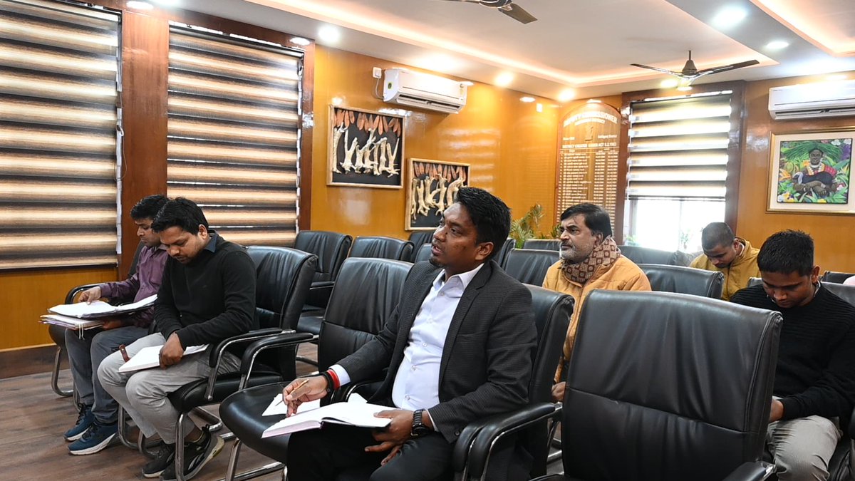 dc_sahibganj's tweet image. कार्यालय प्रकोष्ठ में जिला खनन विभाग की समीक्षा बैठक आयोजित की गई, जिसमें अवैध खनन पर सख्त कार्रवाई एवं 20 दिनों में जांच रिपोर्ट प्रस्तुत करने और मिट्टी खनन व ईंट भट्ठों की जांच तेज करने का निर्देश दिया। #MiningRegulations @JharkhandCMO @HemantSorenJMM