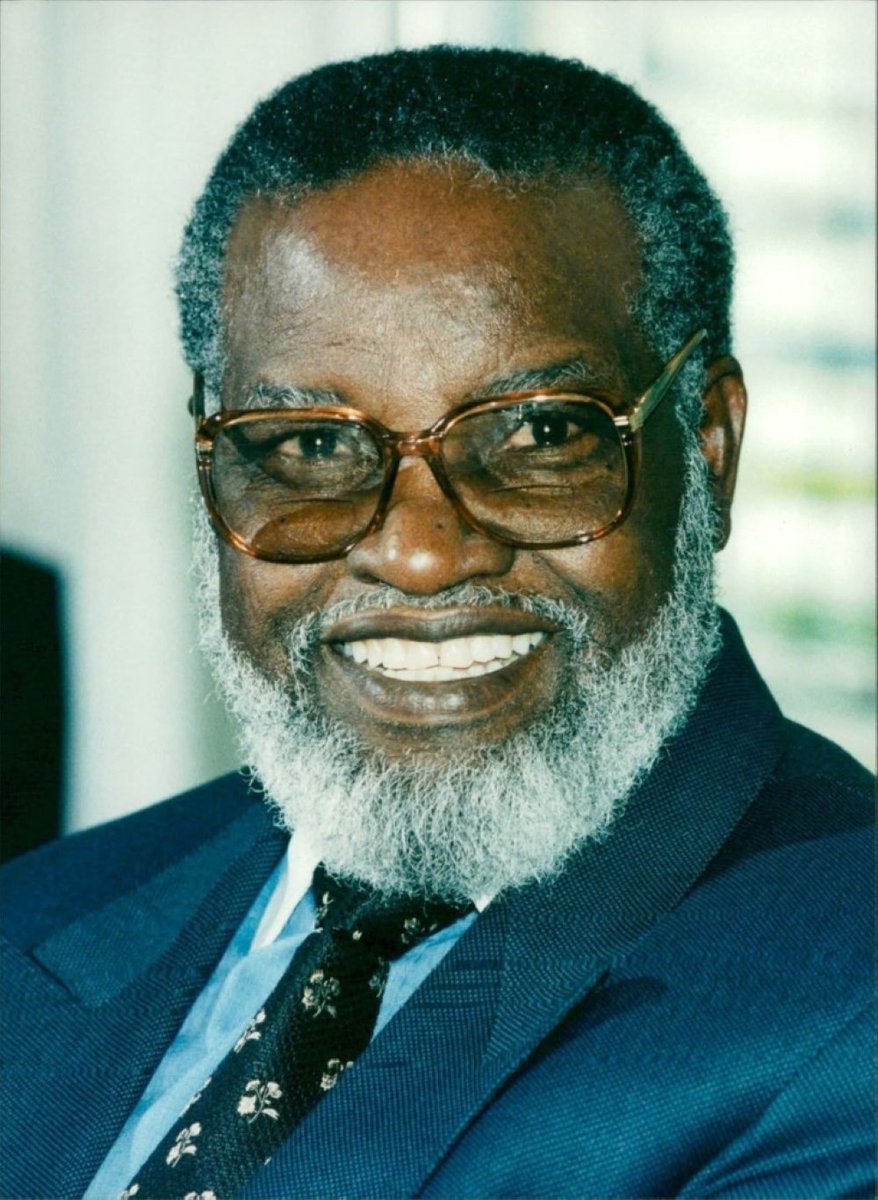 namibiansun's tweet image. At the age of 30, already a married man with children, Nujoma left Namibia in December 1959, escaping via Botswana with the help of Ovaherero chief Hosea Kutako before making his way to Tanganyika (present-day Tanzania).

He would spend the next 30 years abroad, leading the fight…