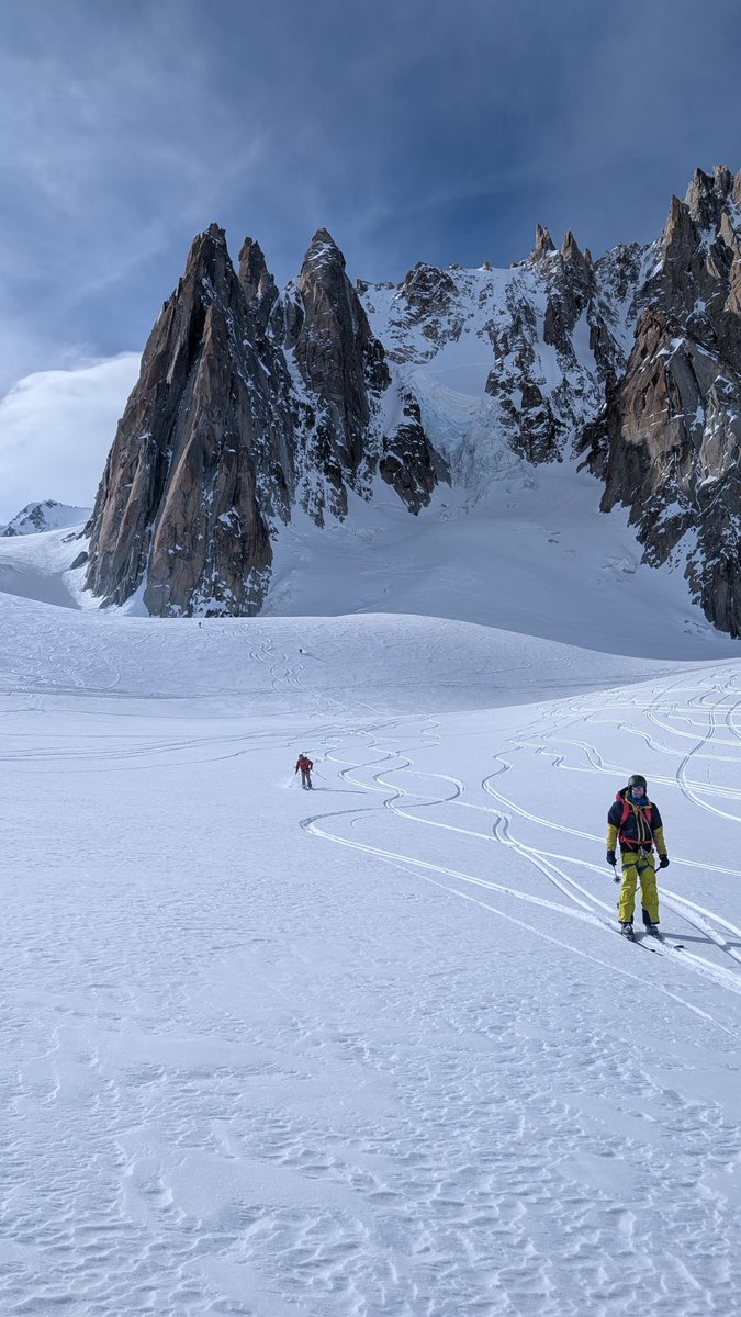 Col d’entreves ski tour on the vallée blanche with our Ski Tour Intro group