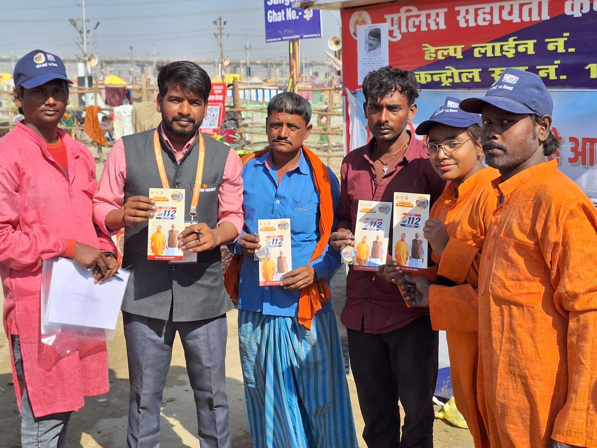 askrajeshsahu's tweet image. डायल 112 को लेकर श्रद्धालुओं को नुक्कड़ नाटक के जरिए जागरूक करने वाली टीम के साथ...
