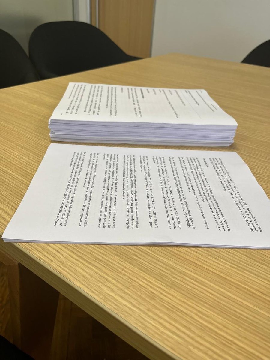 fedesturze's tweet image. La Resolución 21/25 (y otra que viene mañana), con firma de Sergio Iraeta, implementan una histórica desregulación en la industria de frutas (cítricas, no cítricas, secas y desecadas). Para visualizar de lo que hablamos comparen en la foto adjunta la reglamentación vieja (la pila…