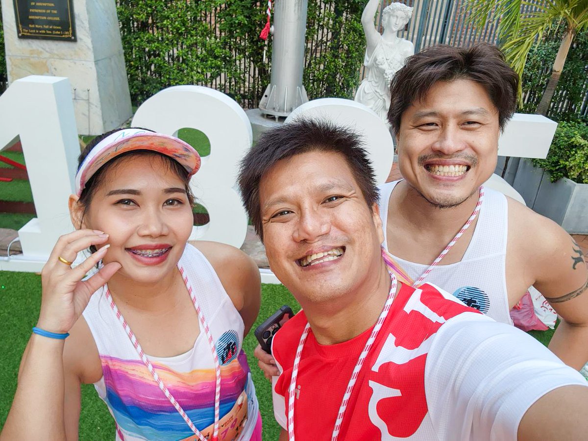 NinjaTooK's tweet photo. 🔴⚪️ ลุงตุ๊ก และ ผองเพื่อน ที่งาน ACVRUN 2025: 140th Running Through the Decade 🪽 🫶 ดีใจที่ได้เจอกันครับ 🥰 ep.2 

#ACVRUN2025 #ACVRUN
#filyourrun #arirunning
#tookkyrun https://t.co/goP4L9kIDN