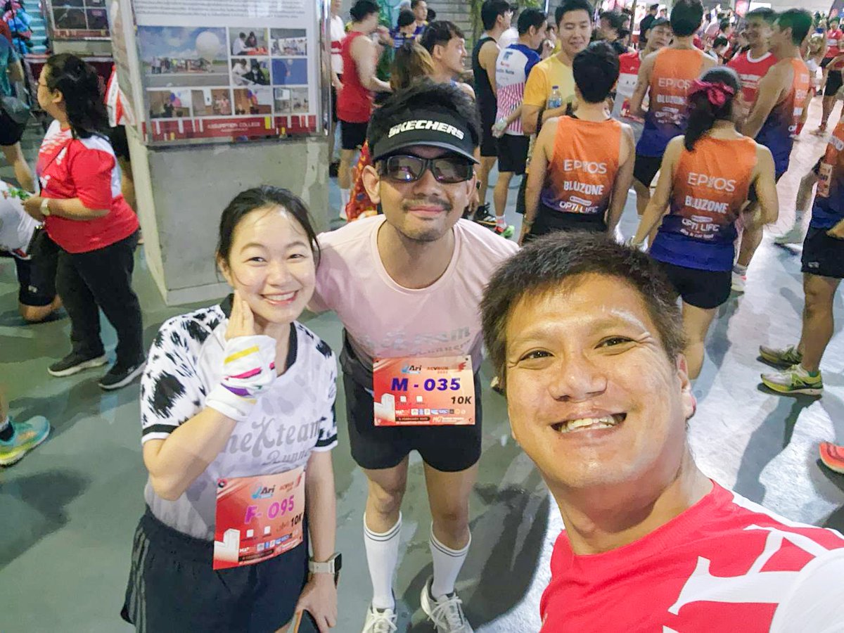NinjaTooK's tweet photo. 🔴⚪️ ลุงตุ๊ก และ ผองเพื่อน ที่งาน ACVRUN 2025: 140th Running Through the Decade 🪽 🫶 ดีใจที่ได้เจอกันครับ 🥰 ep.2 

#ACVRUN2025 #ACVRUN
#filyourrun #arirunning
#tookkyrun https://t.co/goP4L9kIDN