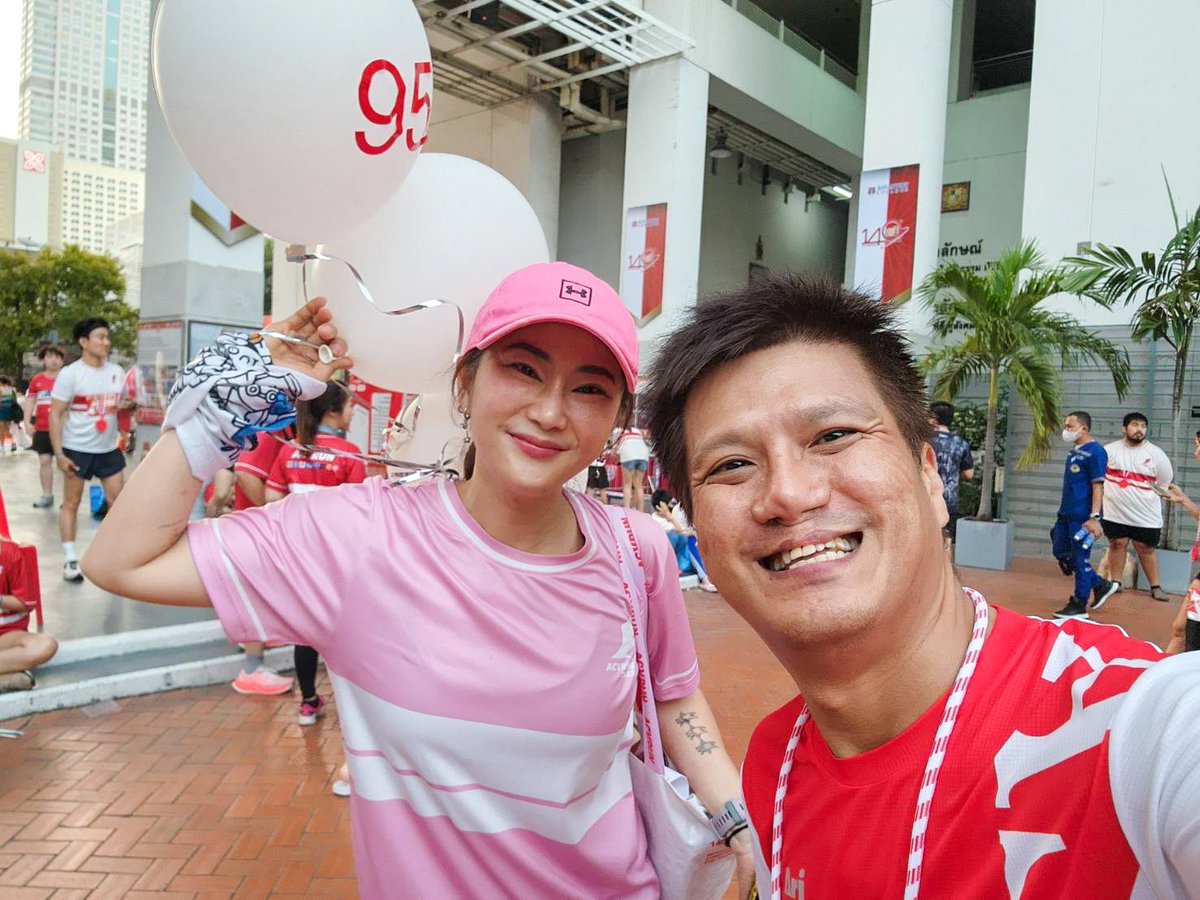 NinjaTooK's tweet photo. 🔴⚪️ ลุงตุ๊ก และ ผองเพื่อน ที่งาน ACVRUN 2025: 140th Running Through the Decade 🪽 🫶 ดีใจที่ได้เจอกันครับ 🥰 ep.2 

#ACVRUN2025 #ACVRUN
#filyourrun #arirunning
#tookkyrun https://t.co/goP4L9kIDN