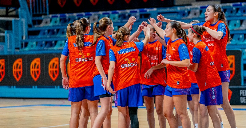 BaloncestoESP's tweet photo. 🚨 OFICIAL | El baloncesto español alcanza su MÁXIMO histórico de LICENCIAS 😊

En 2024 se alcanzó un crecimiento del 7⃣% respecto al año anterior 👏

#SomosEquipo