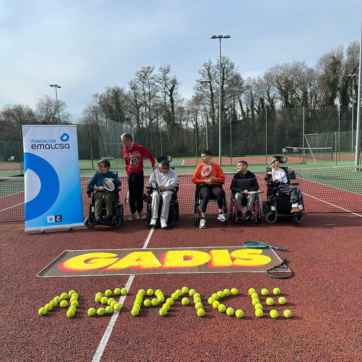 Fundación Emalcsa (@fundemalcsa) on Twitter photo Continúa o #deporte inclusivo co proxecto #TodosAoTenisEAoPadel de <a href="/marinedatenis/">Tenis Marineda</a> 🎾 Nesta ocasión, foron os usuarios de @aspacecoruna os que gozaron dunha divertida clase de #tenis 👏
➡️ Este proxecto forma parte do programa Deporte Solidario e Inclusivo da Fundación Emalcsa. Continúa o #deporte inclusivo co proxecto #TodosAoTenisEAoPadel de <a href="/marinedatenis/">Tenis Marineda</a> 🎾 Nesta ocasión, foron os usuarios de @aspacecoruna os que gozaron dunha divertida clase de #tenis 👏
➡️ Este proxecto forma parte do programa Deporte Solidario e Inclusivo da Fundación Emalcsa.