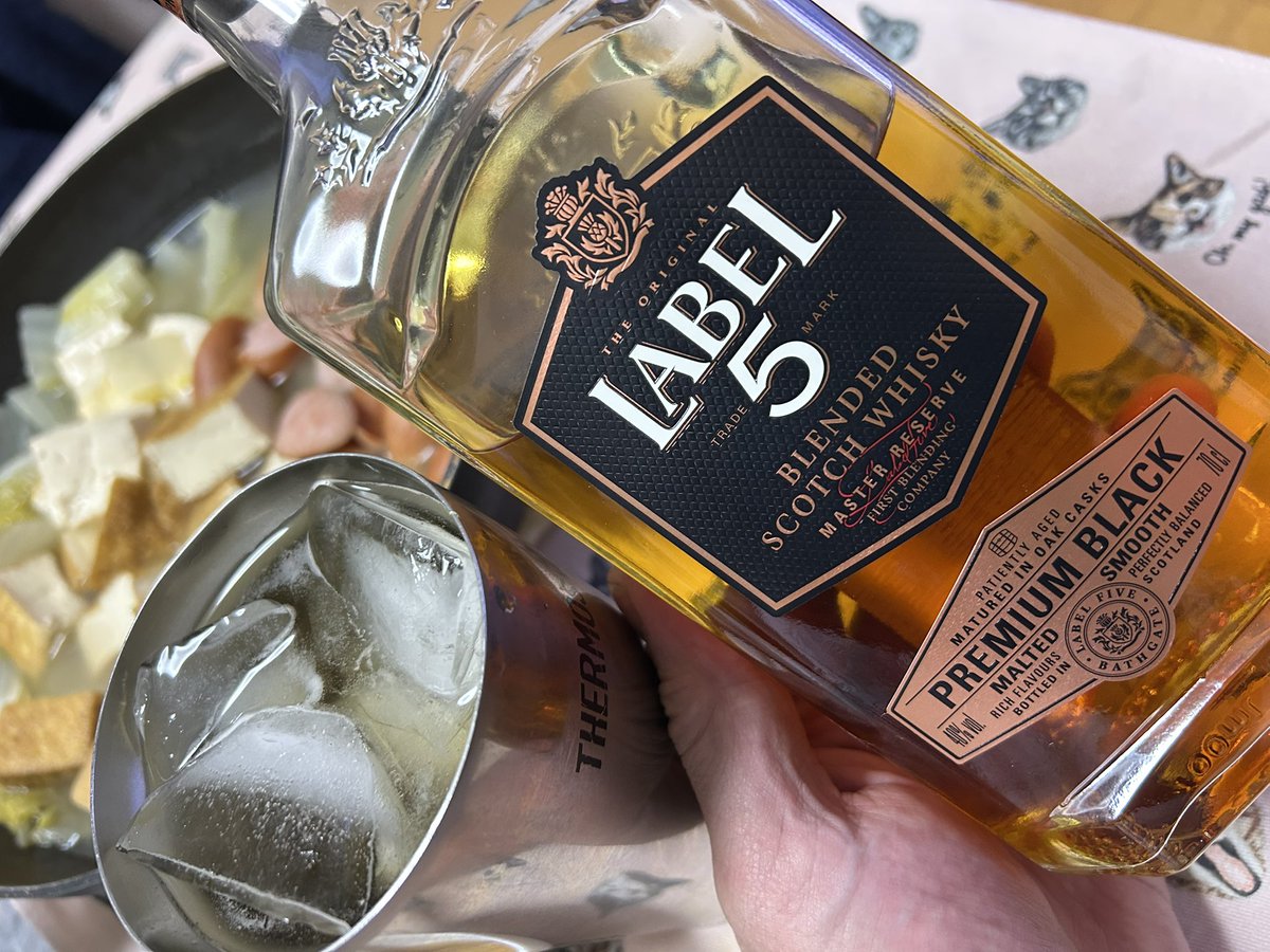 hibiki18_55's tweet photo. 棚の奥に隠れててあるの忘れてたー★
安いけど評判の良いLABEL5をハイボールで。
#ツイッター晩酌部 #晩酌 #宅呑み #家呑み #とにかく呑み隊 #X晩酌部 #乾杯 #LABEL5 #ハイボール https://t.co/MgXVE7TY61