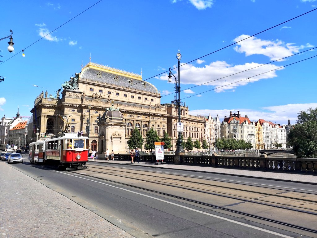 s1nagak1_beer's tweet image. チェコから本帰国して今日で丸2年が経ちました。駐在中の5年間はまさに魔法だったなあ。あの美しい街に自分が住んでいたなんて。
このチェコの魅力をひとりでも多くの人に知ってもらいたいのでこれからも発信していきたいと思います。
そして来年はチェコに行きたい！
#チェコへ行こう