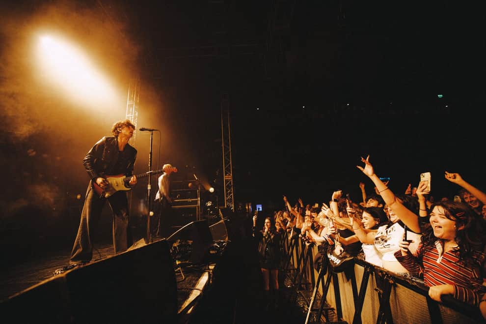 The first night of <a href="/InhalerDublin/">Inhaler</a>'s tour at <a href="/O2AcademyLeeds/">O2 Academy Leeds</a> is an absolute belter as the band deliver "𝘢 𝘳𝘢𝘶𝘤𝘰𝘶𝘴 𝘣𝘶𝘵 𝘱𝘰𝘭𝘪𝘴𝘩𝘦𝘥 𝘴𝘦𝘵." <a href="/yorkshirepost/">The Yorkshire Post</a> 

yorkshirepost.co.uk/whats-on/arts-…