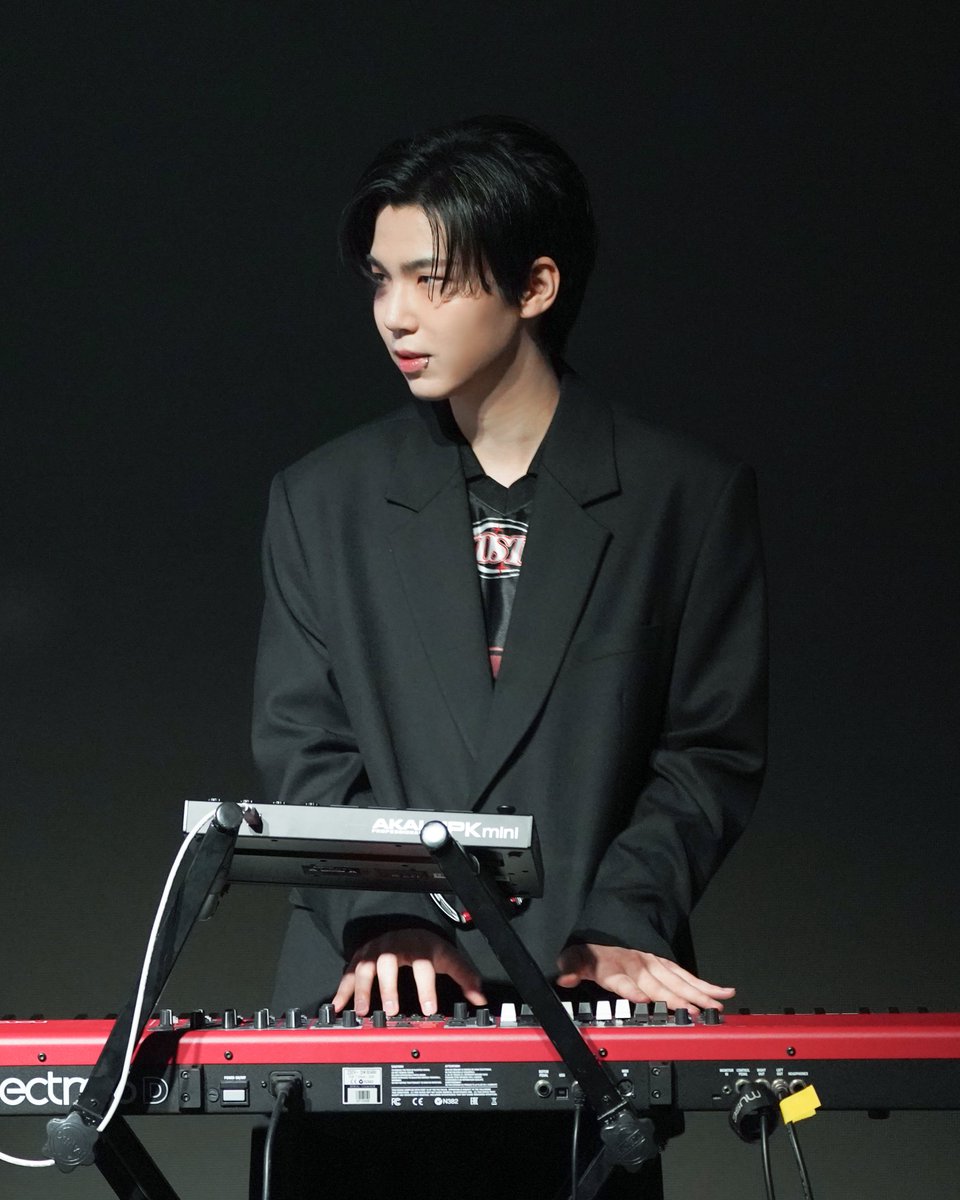 ANODE_official's tweet photo. [#ANODE] DUCKDIVE #덕다이브

◾ 2025 F/W 서울패션위크

#Anlee #Blanc #duckdive #서울패션위크 #Seoulfashionweek #SFW #2025SFW https://t.co/FlzwphzPxM