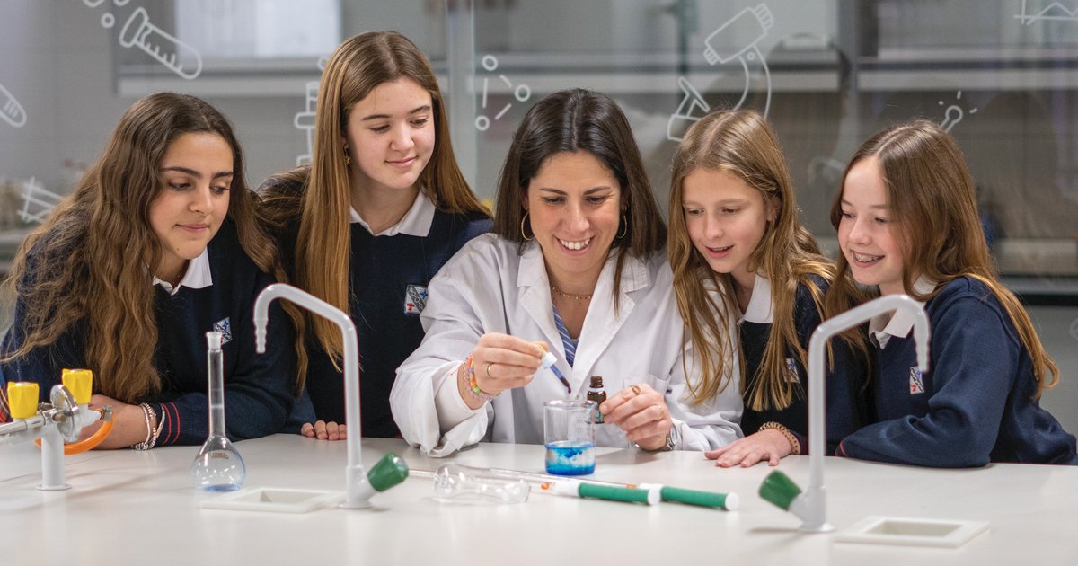 irabiaizaga's tweet photo. Las alumnas del colegio han celebrado el Día de la Mujer y la Niña en la Ciencia. https://t.co/hSJOPEpfHa