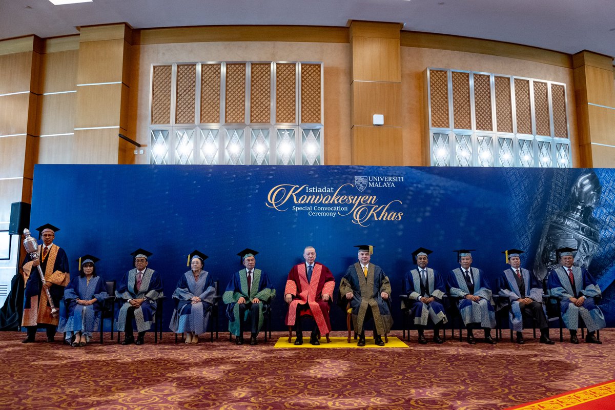 Berbesar hati menyaksikan DYMM Paduka Seri Sultan Perak Darul Ridzuan, Sultan Nazrin Muizzuddin Shah selaku Canselor Universiti Malaya, menganugerahkan Ijazah Kehormat Doktor Hubungan Antarabangsa kepada sahabat baik saya, Presiden Republik Türkiye <a href="/RTErdogan/">Recep Tayyip Erdoğan</a> Recep Tayyip
