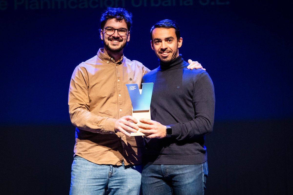 urbanimpacte's tweet photo. #ImpactE en los premios @VLCInnovation. 🌱
Hemos sido reconocidos por nuestro trabajo en #sostenibilidad, como por el #MapaSolar, que muestra el potencial fotovoltaico de #València.

"Gracias al @AjuntamentVLC por su apoyo. Esto nos motiva a seguir avanzando." – Carlos Prades https://t.co/AsZfOaYBOX