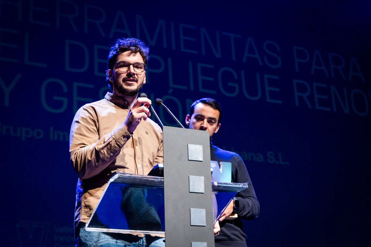 urbanimpacte's tweet photo. #ImpactE en los premios @VLCInnovation. 🌱
Hemos sido reconocidos por nuestro trabajo en #sostenibilidad, como por el #MapaSolar, que muestra el potencial fotovoltaico de #València.

"Gracias al @AjuntamentVLC por su apoyo. Esto nos motiva a seguir avanzando." – Carlos Prades https://t.co/AsZfOaYBOX