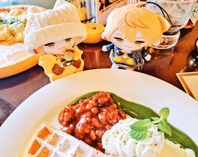 新人ぱぺさん、これがピザとワッフルだよ大きいね 