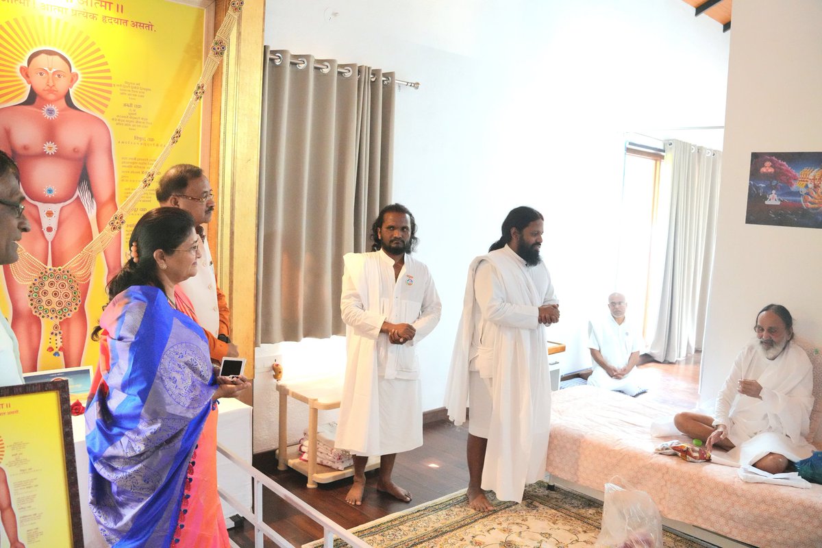 annasahebsjolle's tweet photo. ಮಹಾರಾಷ್ಟ್ರ ರಾಜ್ಯದ ಅಹಮದ್ ನಗರ ಜಿಲ್ಲೆಯ ಕೊಕಮಠಾನ್ ಆತ್ಮ ಮಾಲೀಕ ಧ್ಯಾನ ಪೀಠಕ್ಕೆ ಭೇಟಿ ನೀಡಿ,ಹಿರಿಯ ಮಹಾರಾಜರಾದ ವಿಶ್ವಾತ್ಮ ಸದ್ಗುರು ಆತ್ಮಾ ಮಾಲೀಕ ಮಾವಲಿ ಜಂಗಲಿದಾಸ ಮಹಾರಾಜರ ದರ್ಶನ ಪಡೆದು,ಸತ್ಕಾರ ಸ್ವೀಕರಿಸಲಾಯಿತು.
#ahamadnagar #atamamalik https://t.co/bSZaSoXUcE