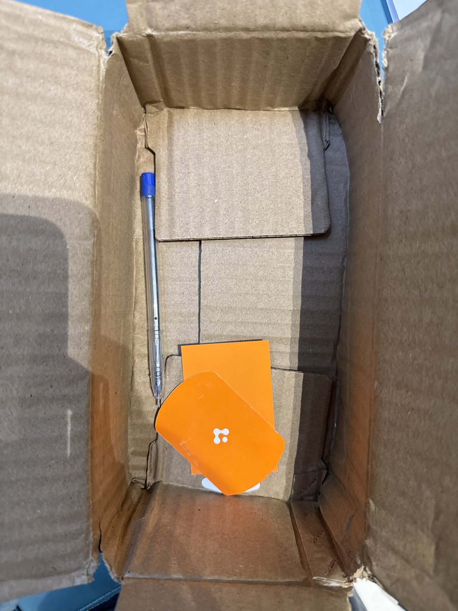 rohankotharri's tweet photo. @Spigen_india I ordered spigen power bank 30000 mah 30 w On 4-2-25 and product was delivered at 9-2-25 when I opened the box shipping box was ok but product box was damaged and power wasn’t inside the box I quickly made a video and captured photos and sent to official mail https://t.co/1WG9T4NcI5