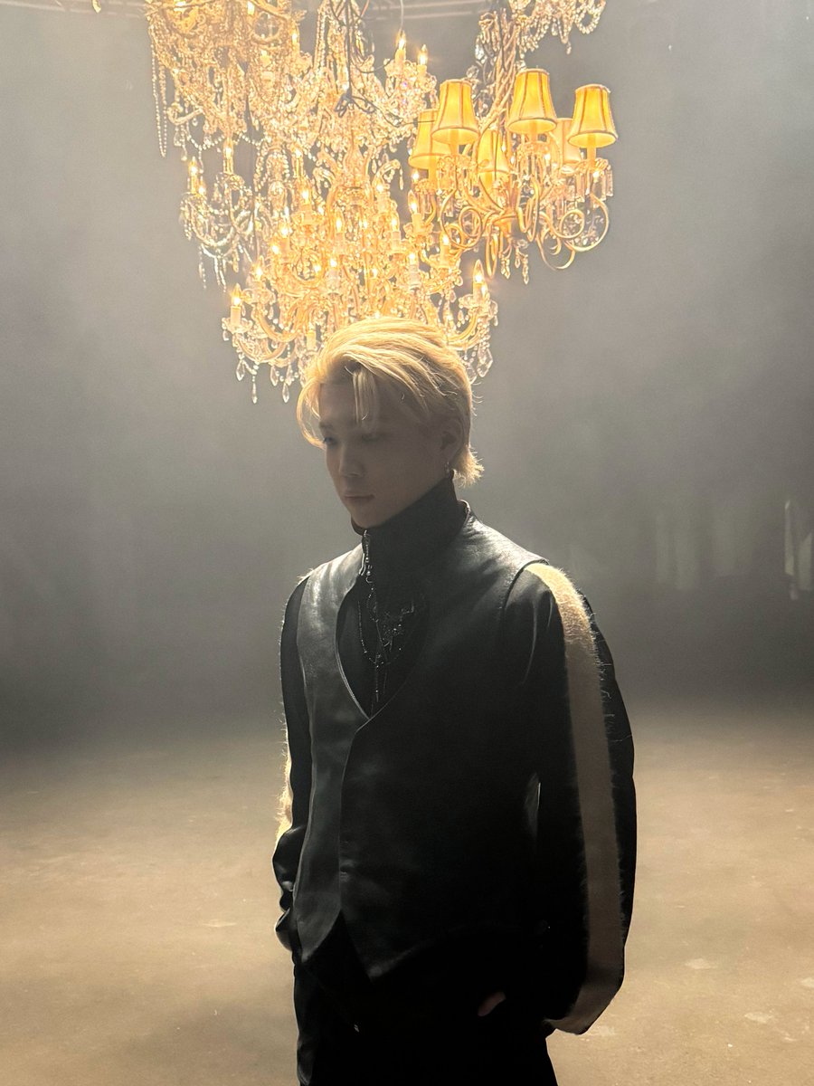 BEFIRSTofficial's tweet photo. Spacecraft見てくれて聴いてくれてありがとうございます！！
今回も高級感あふれるセットや、派手なライティングが見どころです。
是非まだまだたくさん聞いてもらえたらうれしいです

SHUNTO https://t.co/DpzGJedwo4
