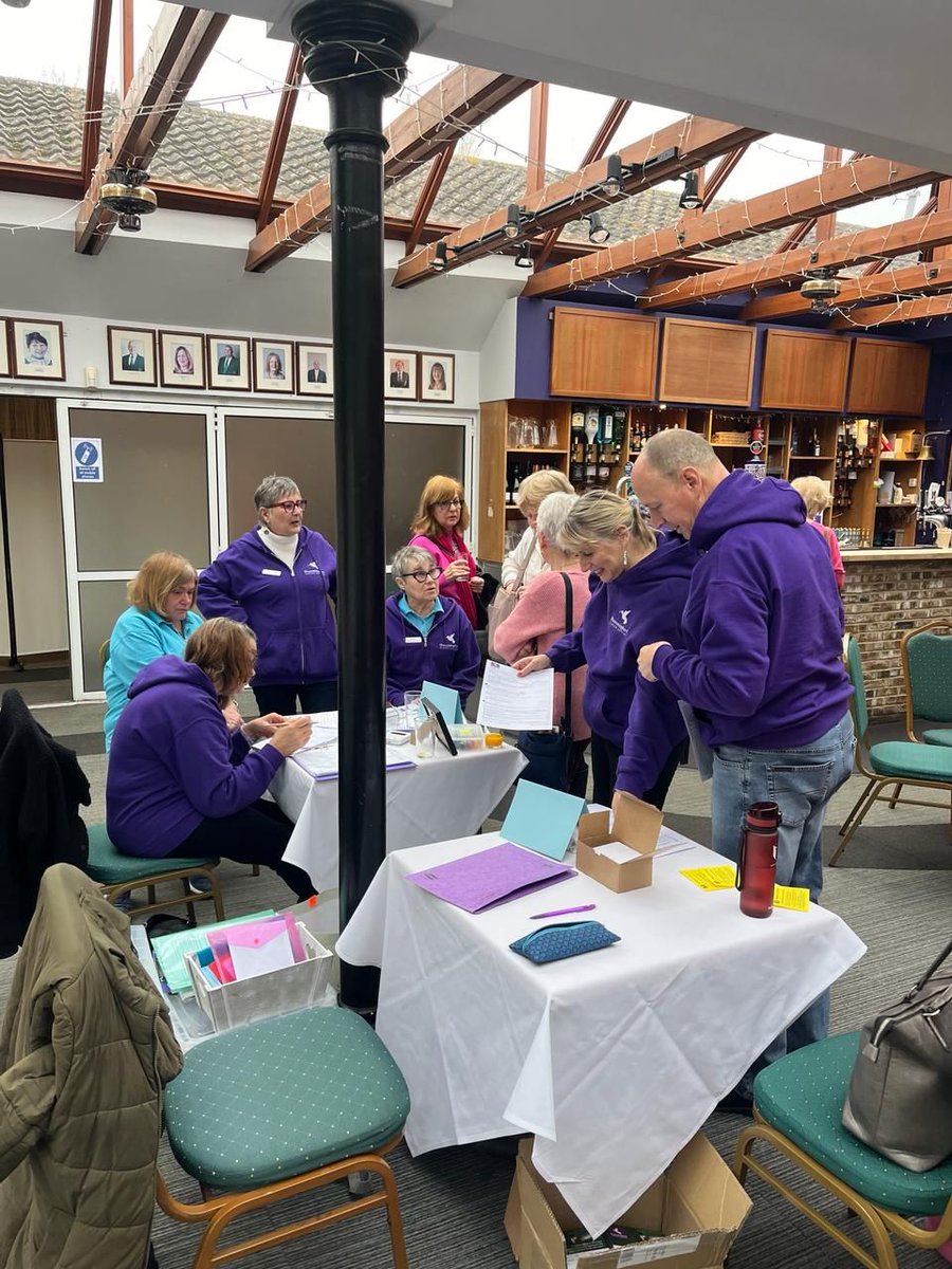 HummingbirdCSG's tweet image. Join us this morning at Great Hadham Country Club from 10:00 to 13:00 for our weekly session! 
Today, we have Debbie’s Seated Exercise, plus Clare’s Green Light Therapy in reception to help you unwind. 🌿✨ Today’s post features a glimpse of our new reception area—we can’t wait!