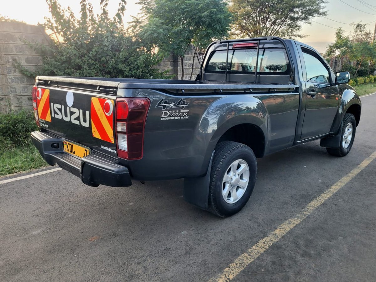 PowermatB's tweet photo. #Isuzu #Dmax 2023

- Model local assembly
- 2500cc diesel
- Manual high-rider with optional #4WD

@ 3.55m

#PowermatMotors
#Psl #TT #MasingaTT
#SunsetCorsa #NyahururuTT
#CarTwitter #SpaceYaMagari #Hilux
#Dmax #Toyota #Revo #VW #Audi
#Demio #PsLTD https://t.co/dlCOEjsDa0