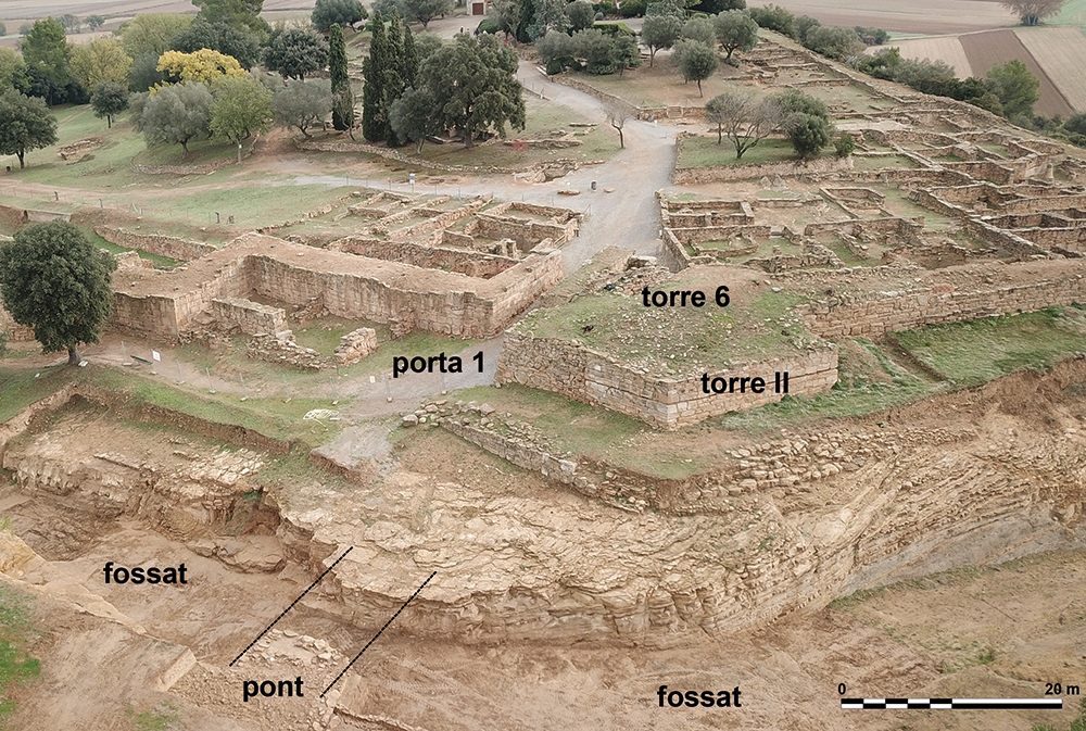 joanferrerijane's tweet photo. @nanducodina @macarqueologia A mitjan s. IV aC es va remodelar la muralla a la zona de l'entrada i no  es van substituir les inscripcions per unes de noves, sinó que es van reaprofitar els blocs a la nova torre, cosa que indica un canvi significatiu en la cultura epigràfica. https://t.co/HupHkSOhGh
9/10 https://t.co/hU1mDVdDyV
