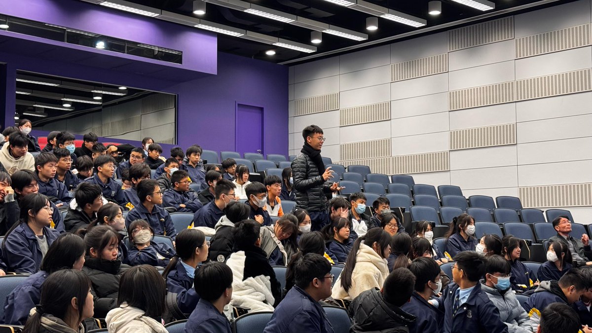 magic_limited's tweet image. Prof. @Siew_C_Ng , MagIC's director, inspired 130+ students at YLPMSAA Tang Siu Tong SS. Hosted by HKATi, the event celebrated knowledge and innovation. Prof. Ng fueled curiosity, seeing students' ambition. Thanks to #HKATI and ORKTS, CUHK for shaping tomorrow's leaders. π"