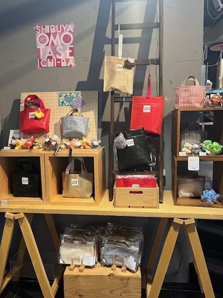 LOFT_SHIBUYA's tweet photo. ＼かわいくてサステナブル／
👉COME SACK
古米や米製品を作る為に砕いた破砕米など、
破棄されてしまうお米をプラスチック化！
その素材を使用した糸で作られたバッグ
「#COMESACK (#カムサック)」👜
ちょっとしたお出かけに便利な
小さめサイズをそろえました🙌

◇1階 https://t.co/DjbJI54ZO2