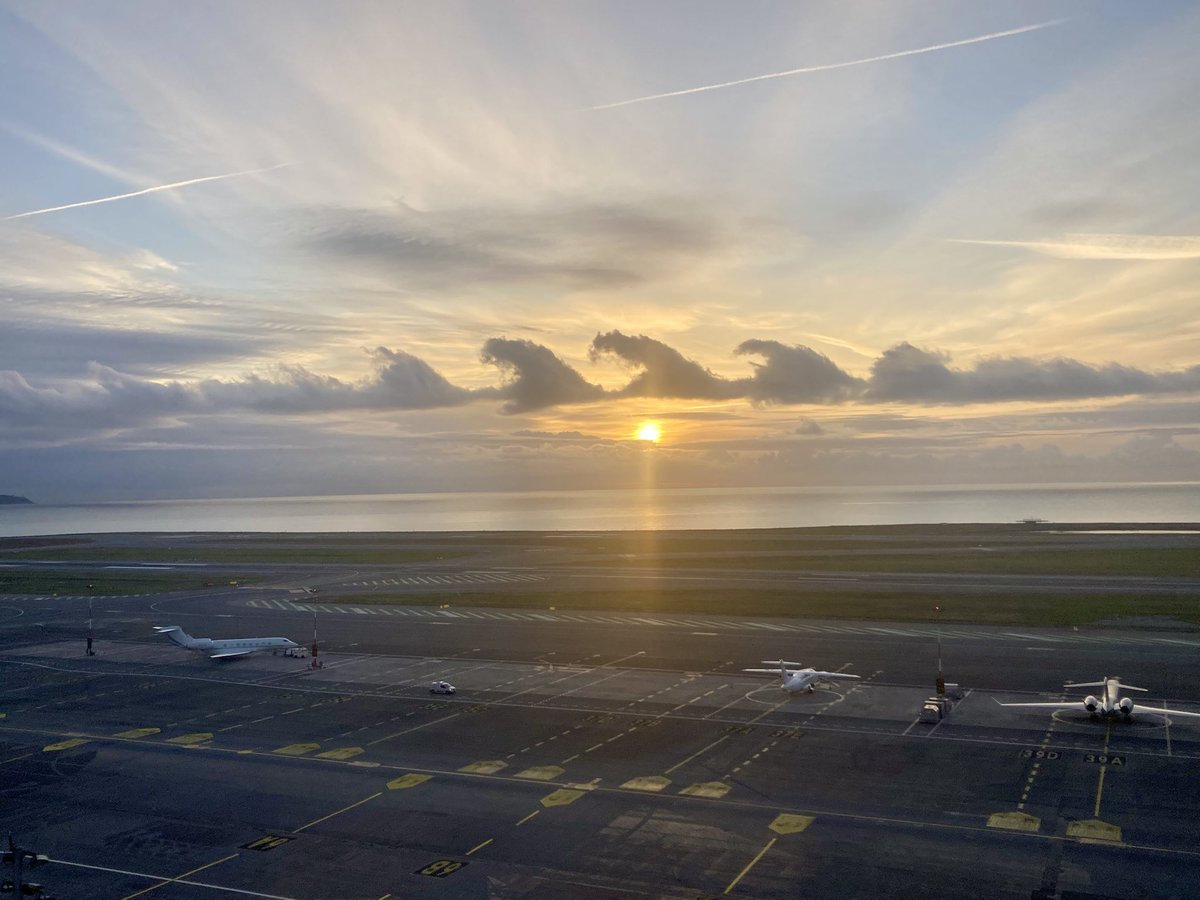 instabilité de Kelvin-Helmholtz vue de l’aéroport de Nice ce matin.
#lfmn <a href="/Meteovilles/">Guillaume Séchet</a> <a href="/MeteoCotedAzur/">Météo Côte d'Azur ☀️</a> <a href="/AeroportNice/">Aéroport de Nice</a>