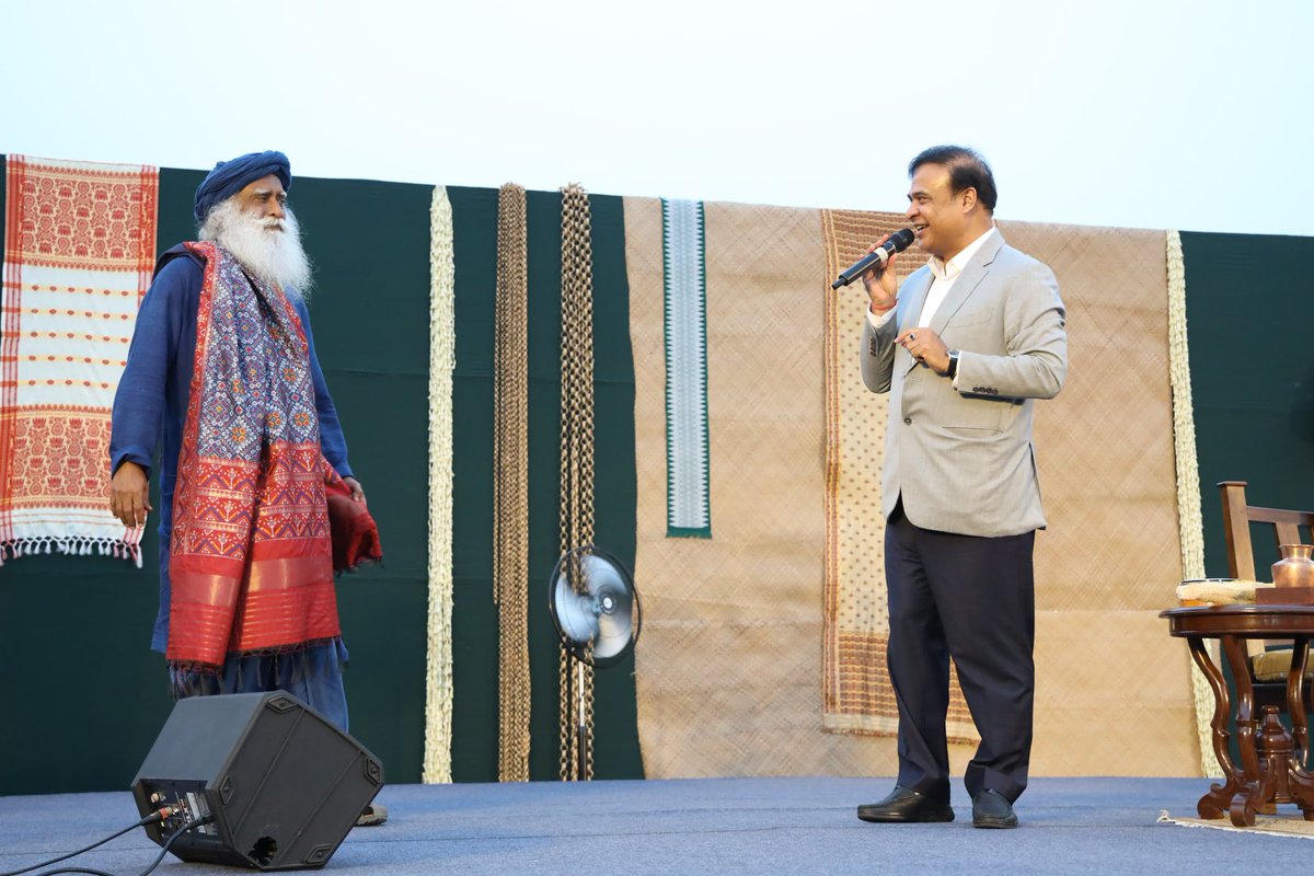NELiveTV's tweet photo. Assam CM Himanta Biswa Sarma attends Satsang with Sadhguru at Vandya International School in North Guwahati

@himantabiswa  @SadhguruJV 

#Assam #HimantaBiswaSarma #satsang #Sadhguru #northeastlive https://t.co/0D0SqPQjSQ
