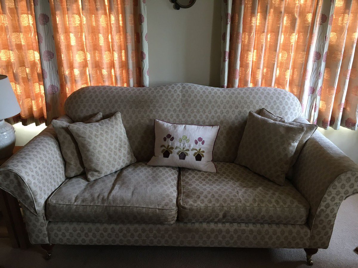 vinallandmacey's tweet photo. A before and after on this lovely 2-seater settee and Wingchair. Both are fully reupholstered and covered in @linwood_fabric, the settee in Freya Blossom and the Wingchair in Bryher Blush. #VinallandMacey #Hadlow #Kent #UpholsterersNearMe #UpholsteryUK #BespokeService https://t.co/8ASY2CZCLR