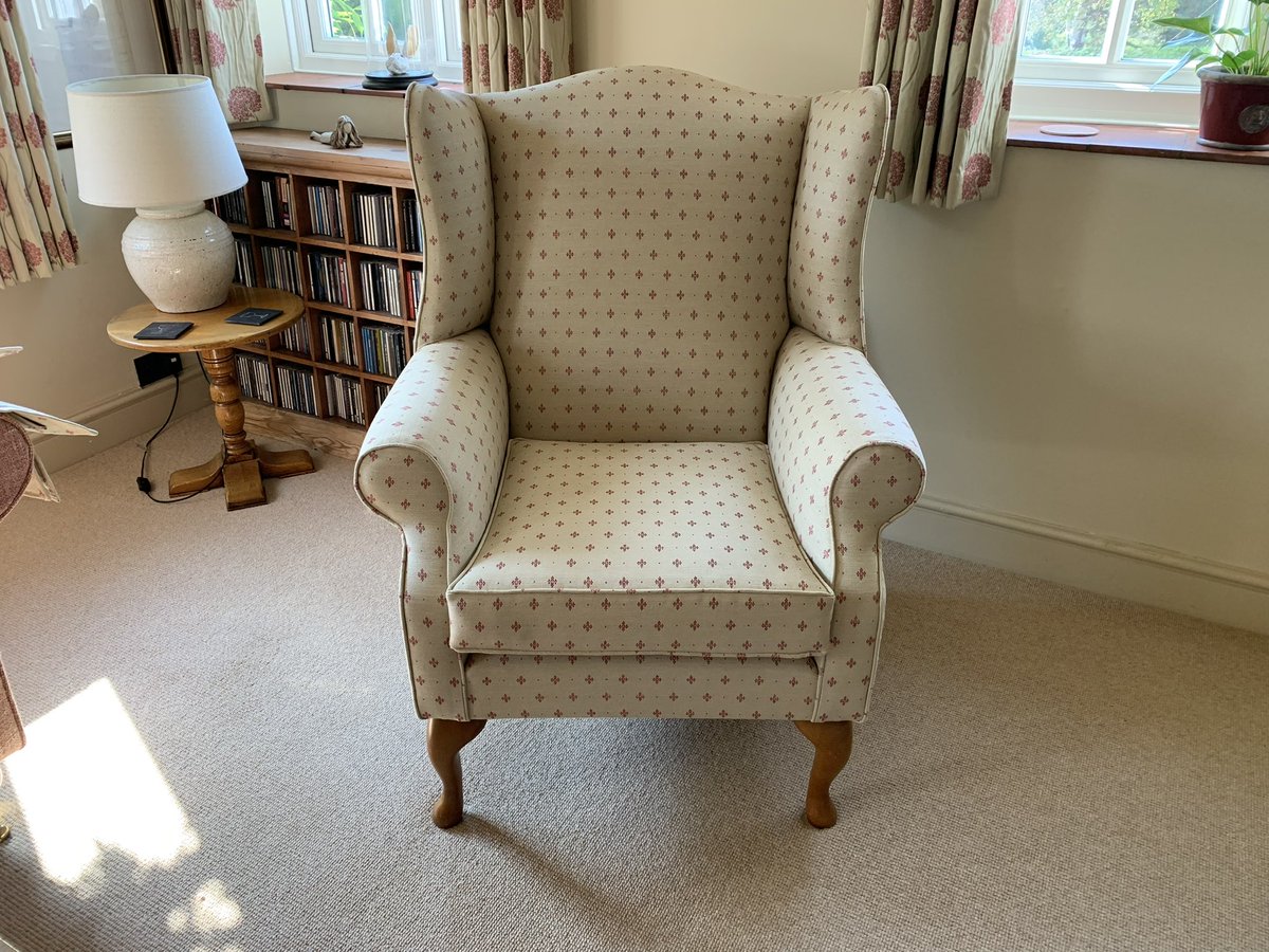 vinallandmacey's tweet photo. A before and after on this lovely 2-seater settee and Wingchair. Both are fully reupholstered and covered in @linwood_fabric, the settee in Freya Blossom and the Wingchair in Bryher Blush. #VinallandMacey #Hadlow #Kent #UpholsterersNearMe #UpholsteryUK #BespokeService https://t.co/8ASY2CZCLR
