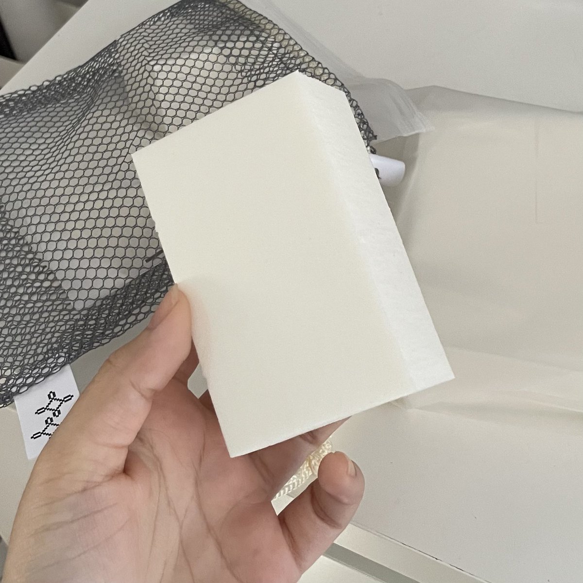 mmytype_'s tweet image. ดีจัยยยฟองน้ำพี่จูนมาทันเวลาพอดี อีกทริคที่ได้มาจากช่างแต่งหน้าคือการตบแห้ง คือการใช้ฟองน้ำตบลมเข้าผิว เซ็ททุกอย่างบนหน้าให้ทนนน ตบปั่กๆๆๆๆๆ สะใจมาก55555