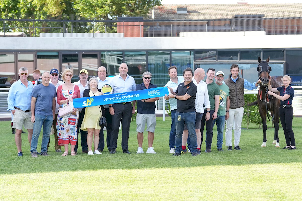 RolltheDiceRace's tweet photo. Some win by Barbaric Lad @MelbRacingClub today. Sitting last & circling the field to win comfortably. Lovely patient ride by @Benmelham & full credit goes to @FreedmanRacing for getting the best out of him. Great to see him do it today, onwards and upwards!π²ππ¬οΈ#StartRolling https://t.co/AK0AL5kqHh