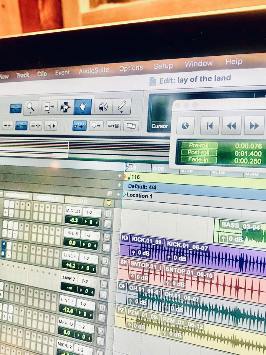 Friday = Das Pop day. #layoftheland