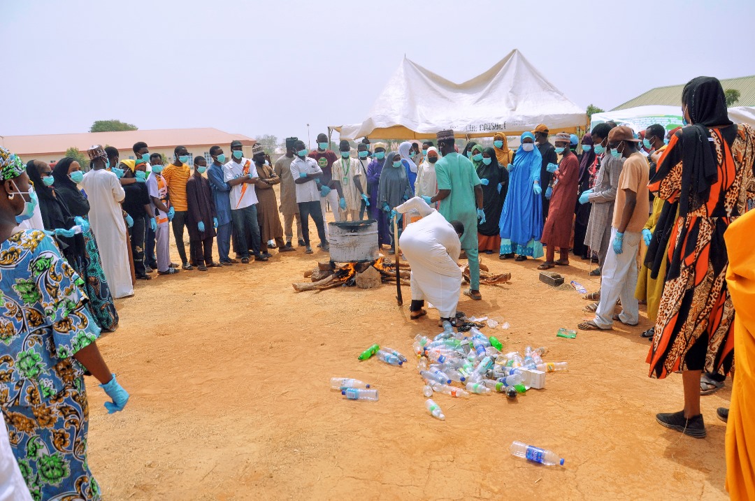 YASIFnigeria's tweet photo. Over 100 youths in Niger State are undergoing training on plastic upcycling to promote sustainability, creativity, and environmental conservation.

#ECPS 
#PlasticSustainability 
#YASIFNIGERIA 
#GPAP https://t.co/MwAsHSr80n