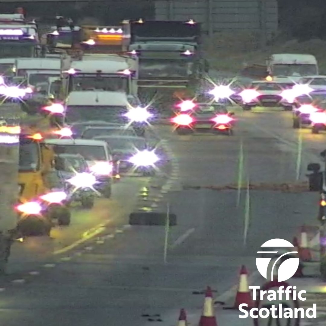 trafficscotland's tweet image. NEW❗⌚07:52

🛣️ #M74 Junction 5-6  

Lane 1 blocked Southbound due to bricks on the carriageway⚠️ 

TRISS at scene -Traffic building in the area

#UseCaution on the approach❗

@SWTrunkRoads