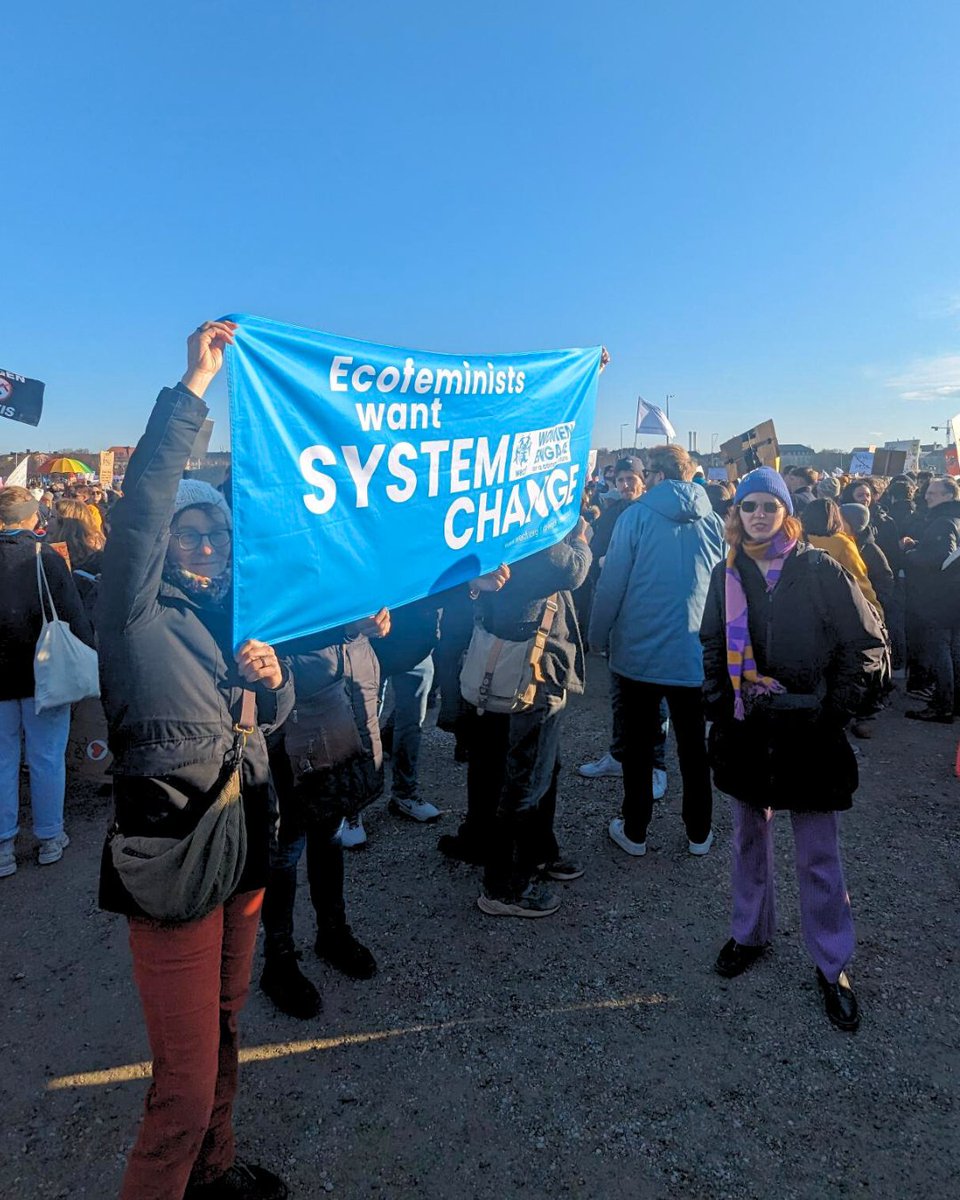 Am Samstag kamen 320 000 Menschen auf der Münchner #Theresienwiese zusammen, um gemeinsam gegen den Aufschwung rechter Politik in Deutschland zu protestieren.
Nutzen wir unsere Stimmen auch bei der kommenden #Bundestagswahl2025 – gegen rechte Hetze und Hass ✊
