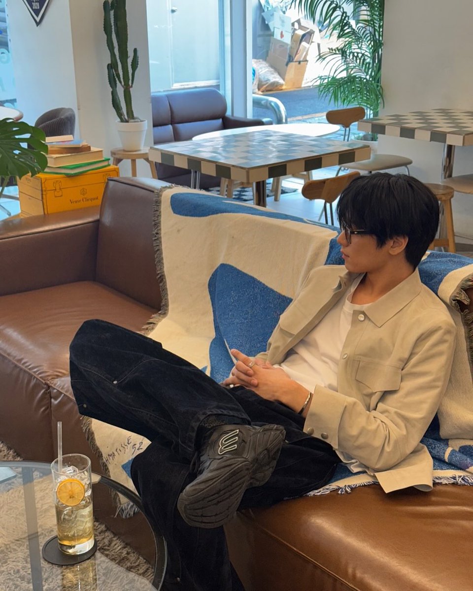 tbzuyeon instagram post #juyeon 

Coffee on Monday