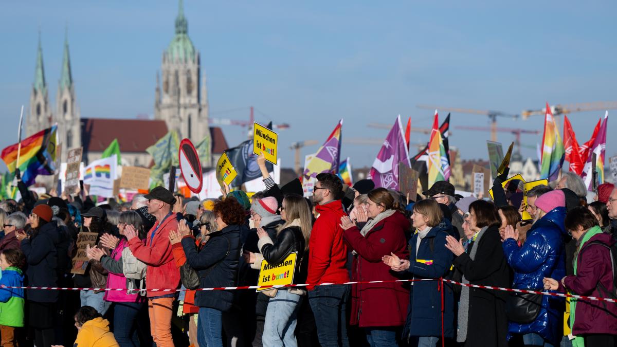Wenn Steuergelder linke Straßenproteste finanzieren to.welt.de/c9nJMnq