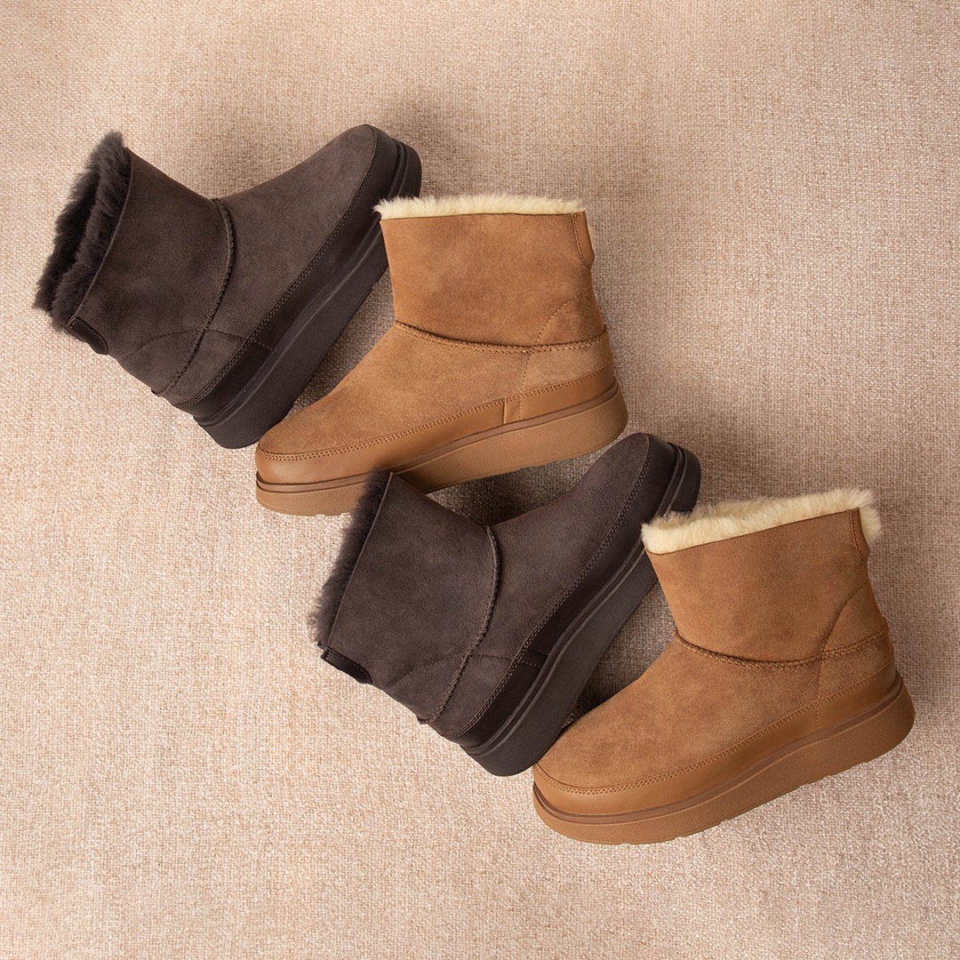 The pair to be seen in this season - the FitFlop Gen FF Mini boots👏⁠ available at @charlesclinkard 🙌🏻
⁠
Cosy up with double-faced shearling suede uppers, complete with Scotchguard protection for those rainy days 🌧⁠