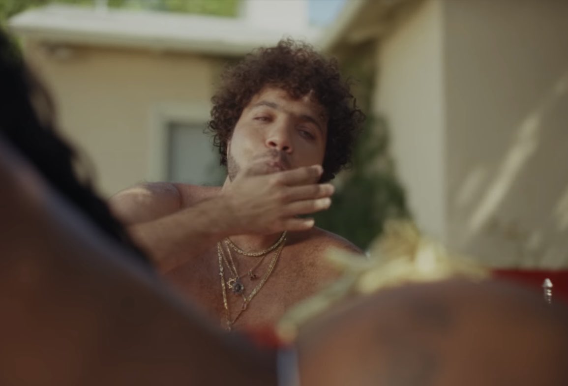 האימפריה הרומית שלי זה שבקליפ של sza לשיר snooze היא נראית עם גברים שונים מרקעים אתניים שונים והיא אשכרה הביאה את בני בלנקו עם שרשרת מגן דוד בתור ייצוג יהודי ואני חושבת שזה מקסים כי בדר״כ לא חושבים על ייצוג יהודי וטוב זה גם היה בימים יפים לפני ה7.10