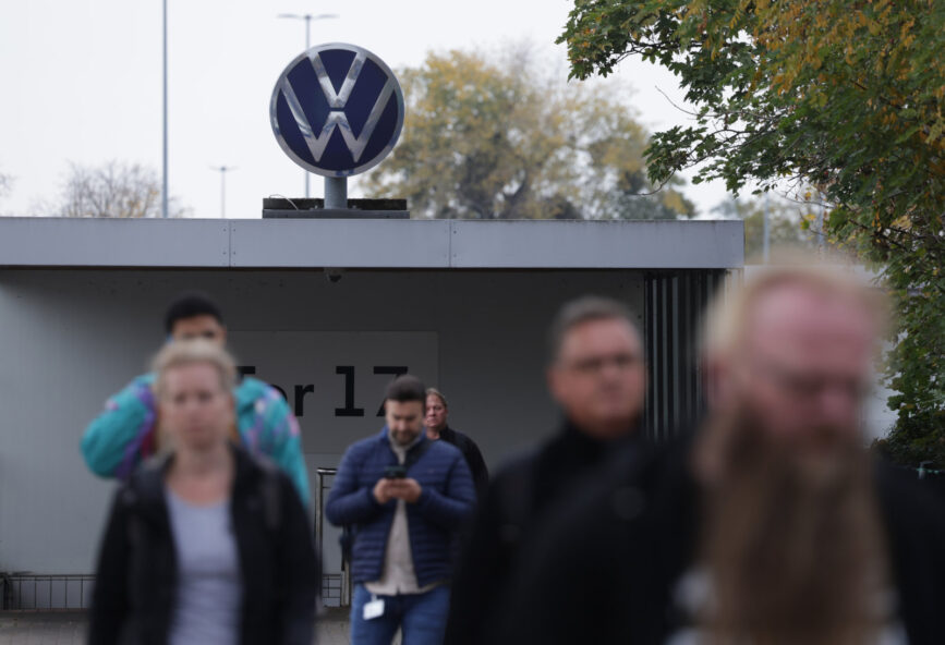 PolishExpress's tweet image. Hej Twitter! Firmy migrują do Polski Choć zazwyczaj mówi się o wyjazdach Polaków do pracy za granicą, ostatnia ankieta wskazuje na ciekawy trend w biznesie. Niemieckie firmy migrują do Polski. polishexpress.eu/firmy-migruja-…