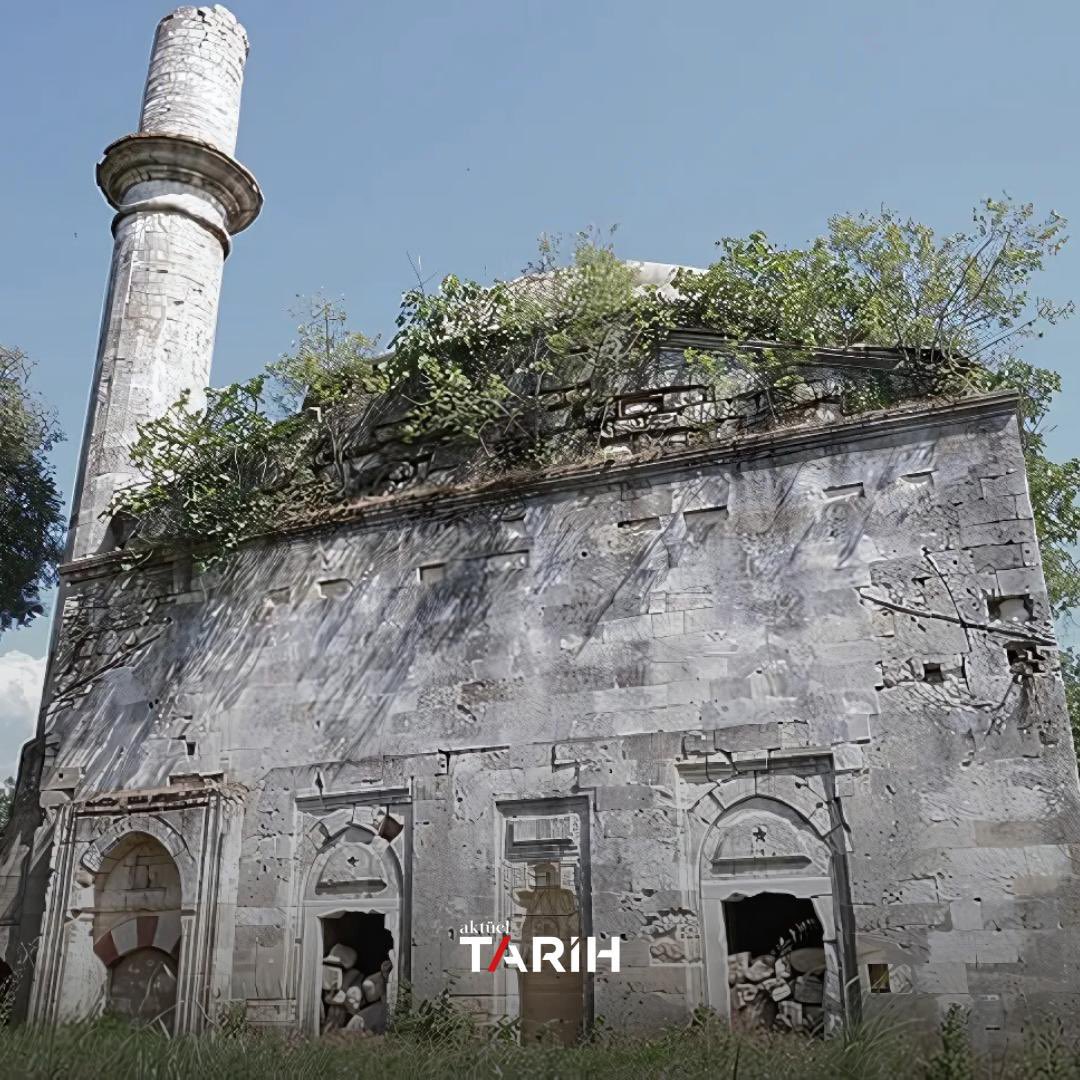 📌 1942’de Ceset Deposu Yapılan Evliya Kasım Paşa Camii Restore Edilecek

📎 II. Murad, Fatih Sultan Mehmed ve II. Bayezid dönemlerinde vezaret ve beylerbeyliği görevlerini ifa eden Evliya Kasım Paşa, 1478’de Edirne’de Tunca Nehri kıyısında kendi adıyla bir cami yaptırdı.