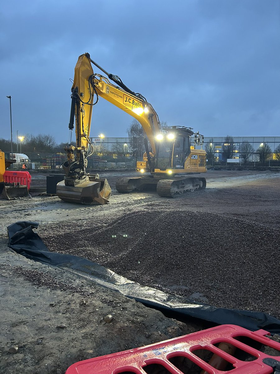 The Monday morning warmup #JCB220X #engcon #trimbleearthworks #NoProblem