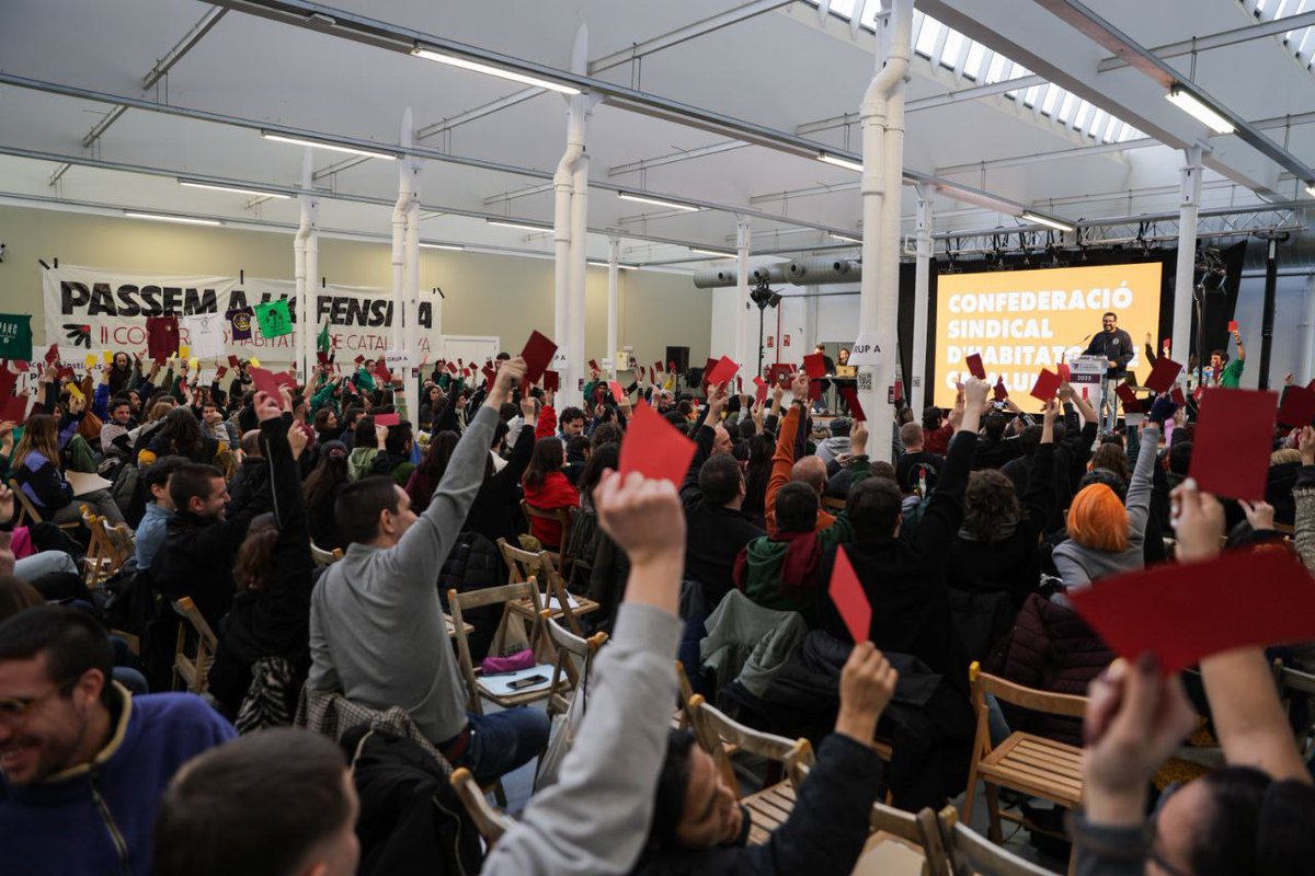 #HABITATGE |  El @congreshabcat aprova crear la Confederació Sindical d'Habitatge de Catalunya. Recuperem l'entrevista a Marta Espriu: "Plantegem una forma organitzativa que superi el localisme per organitzar-nos en una escala més gran" directa.cat/treure-lhabita… ✍️<a href="/JuliaMas10/">Júlia Mas</a>