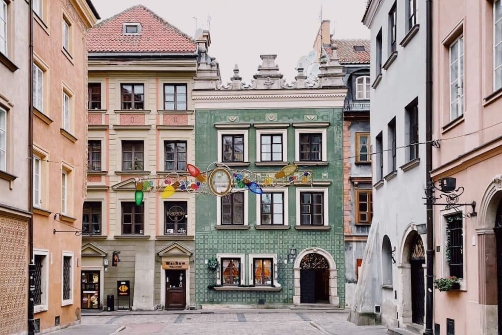 ᵂᴱᴿᴮᵁᴺᴳ Warschau lohnt sich für eine Städtereise – auch im Winter. Co-Autorin Uwa ist vor Weihnachten nach Warschau gefahren und berichtet über die Hauptstadt Polens. Neu im Blog: people-abroad.de/blog/warschau-… #warschau #warsaw #discoverwarsaw