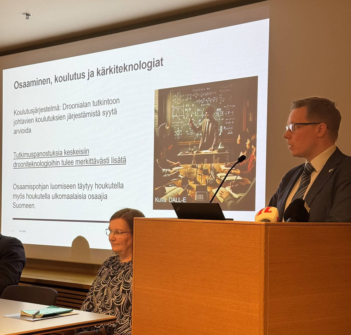 Tänään Suomen Droonistrategian julkistamistilaisuus Helsingissä. Yksi keskeisiä ydinviestejä, droonialan TKI-panostuksia tulee kasvattaa ja koulutusta tulee kehittää. <a href="/xamkfi/">Xamk</a> NELI-tutkimusyksikkö toteuttaa Miehittämättömän ilmailun koulutusta, joka osuu juuri tähän.