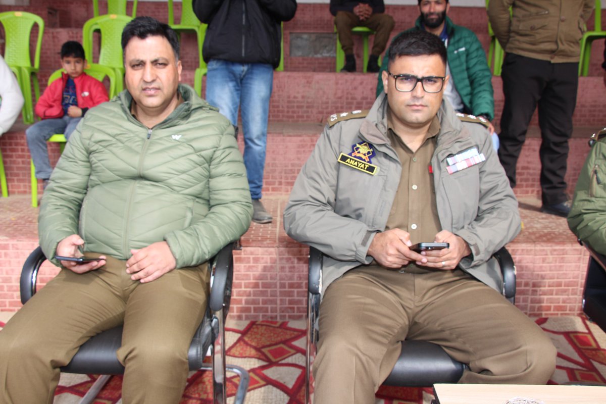 DISTRICT POLICE SHOPIAN (@shopianpolice) on Twitter photo Shopian Police under aegis of CAP 2024/2025 inaugurated a T-10 cricket tournament for specially abled persons at sports stadium Batpora Shopian in order to boost their morale,build sportsmanship quality & improve their physical & mental well being.
<a href="/JmuKmrPolice/">J&K Police</a>
<a href="/KashmirPolice/">Kashmir Zone Police</a> Shopian Police under aegis of CAP 2024/2025 inaugurated a T-10 cricket tournament for specially abled persons at sports stadium Batpora Shopian in order to boost their morale,build sportsmanship quality & improve their physical & mental well being.
<a href="/JmuKmrPolice/">J&K Police</a>
<a href="/KashmirPolice/">Kashmir Zone Police</a>