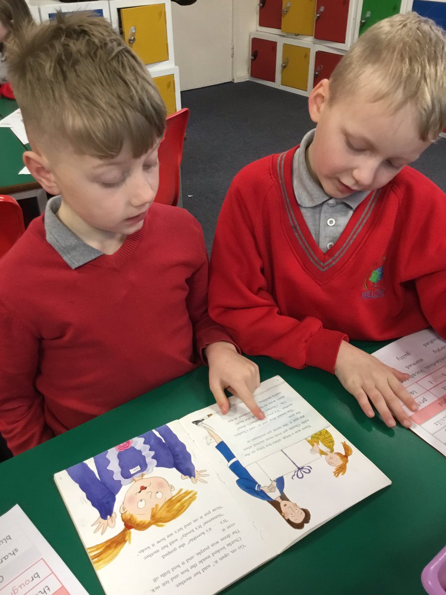 Willows_Primary's tweet photo. Year 2 reading their ‘Goldilocks’ texts - not too tricky, not too easy, but just right! #buildingfluency #expression #lovereading https://t.co/1cULBom6t1